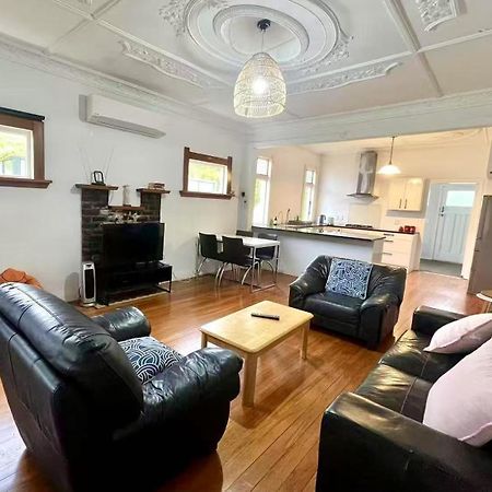 Spacious Retreat Near Ferry & Mall Уелингтън Екстериор снимка