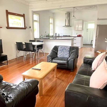 Spacious Retreat Near Ferry & Mall Уелингтън Екстериор снимка