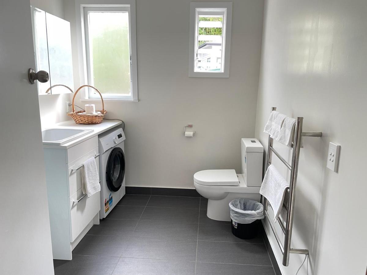 Spacious Retreat Near Ferry & Mall Уелингтън Екстериор снимка