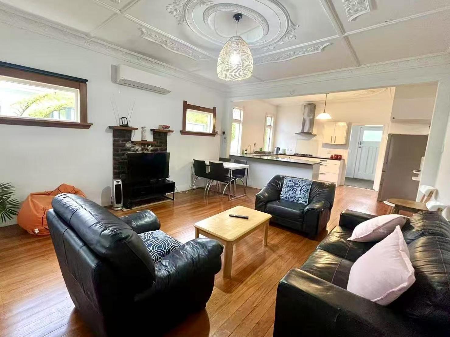 Spacious Retreat Near Ferry & Mall Уелингтън Екстериор снимка