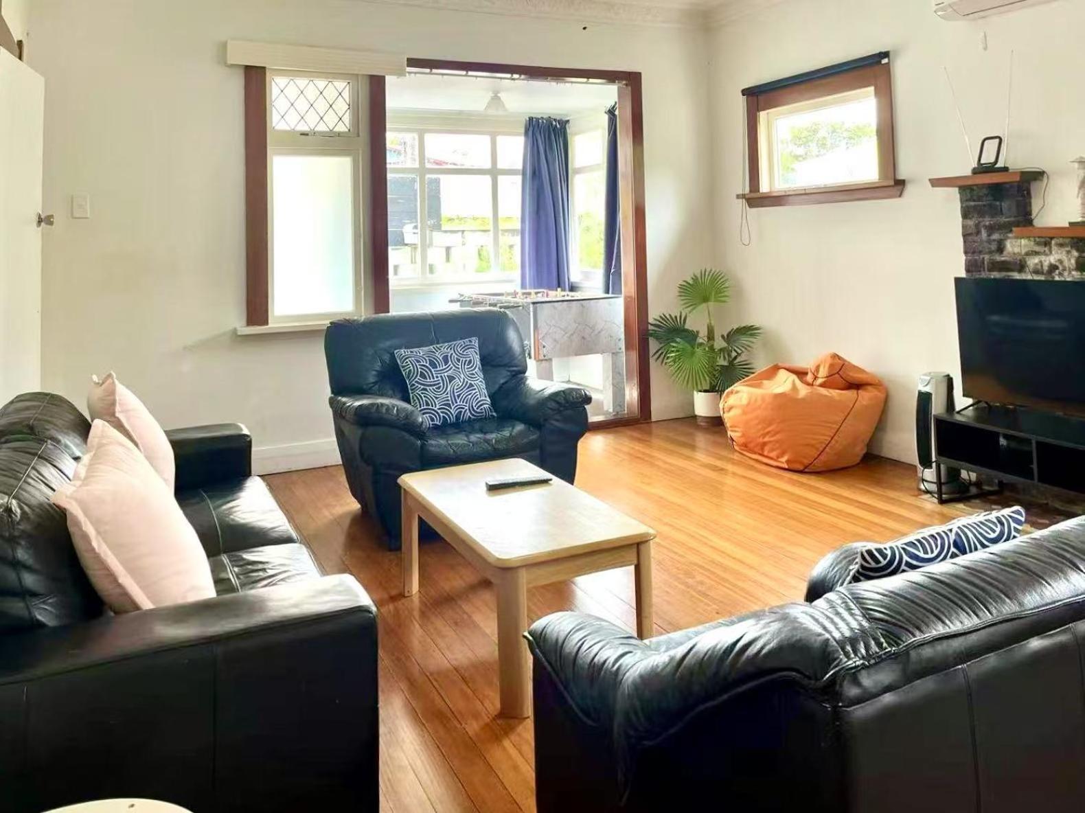 Spacious Retreat Near Ferry & Mall Уелингтън Екстериор снимка