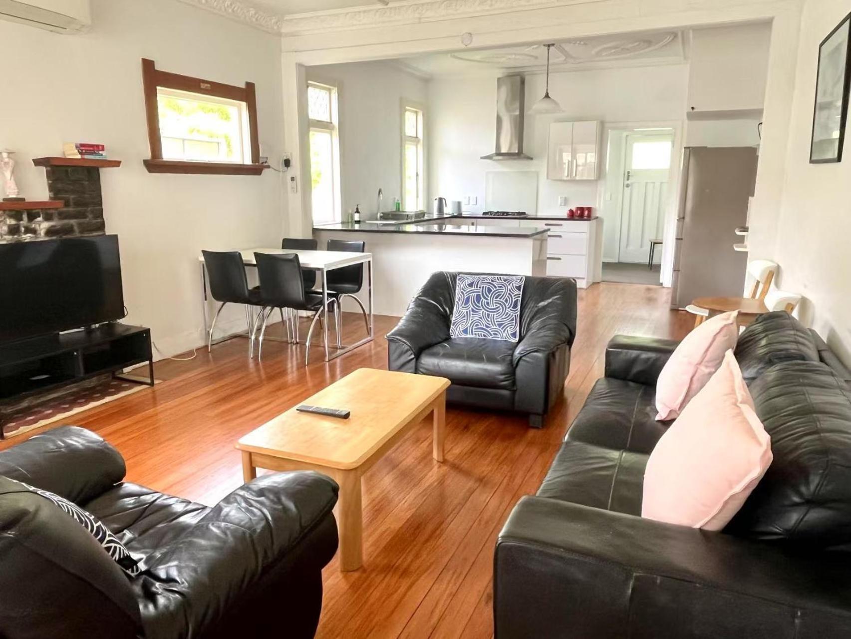 Spacious Retreat Near Ferry & Mall Уелингтън Екстериор снимка